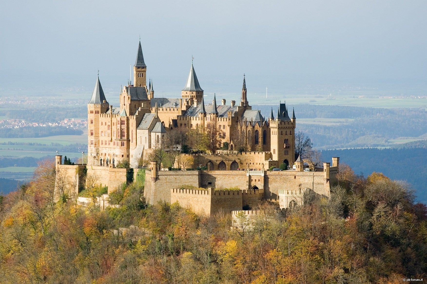 Burg_Hohenzollern_ak_piccola.jpg