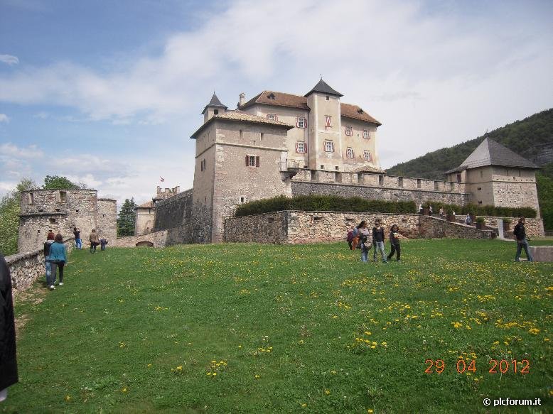 Castel%20Thun%20e%20Nanno%20Aprile%202012%20%2857%29.JPG