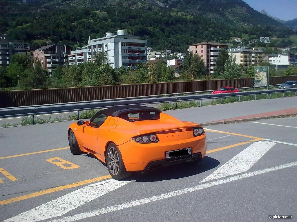 TESLA%20ROADSTER1.JPG